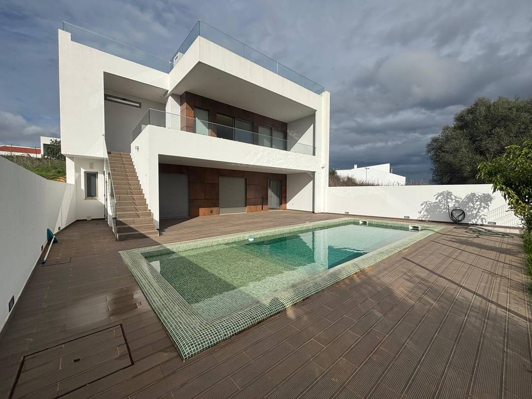 Elegant 3-Bedroom Villa in Mexilhoeira Grande, Portimão