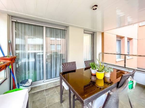 Bright Apartment with Balcony, Pool & Parking in Fenals – Lloret de Mar