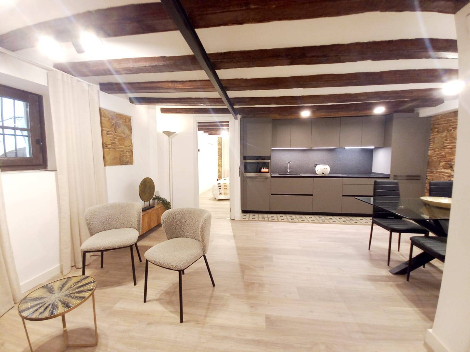 Renovated studio in a historic building in El Born