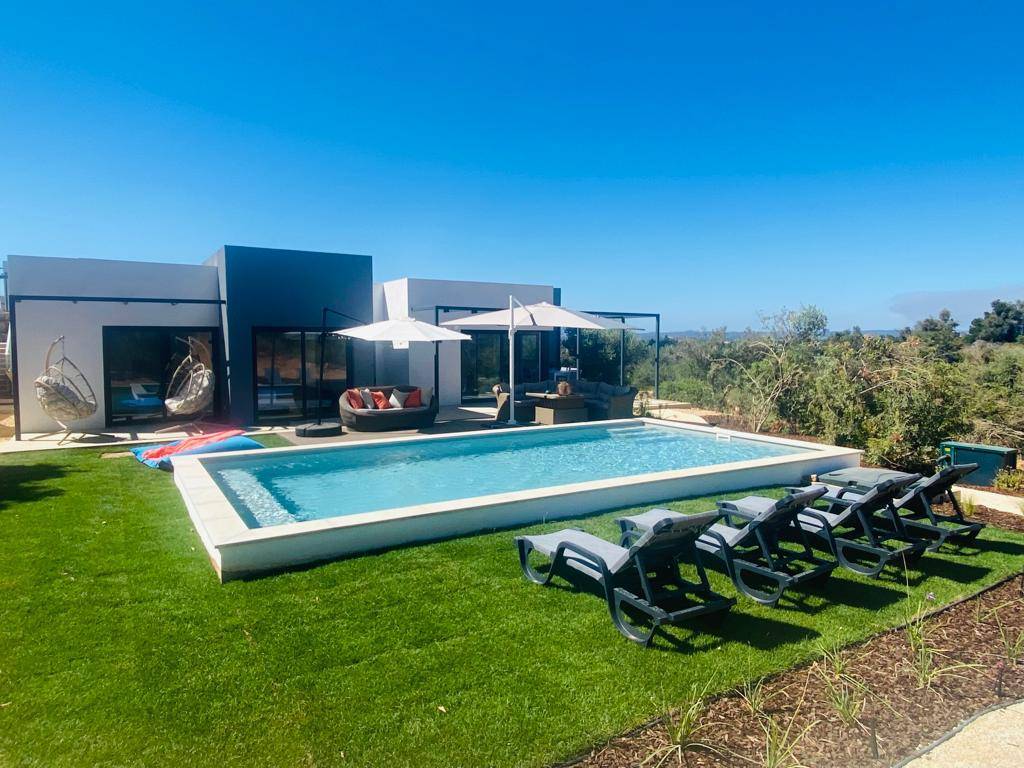 Carvoeiro Villa 3 bedroom w/ private heated pool & garden