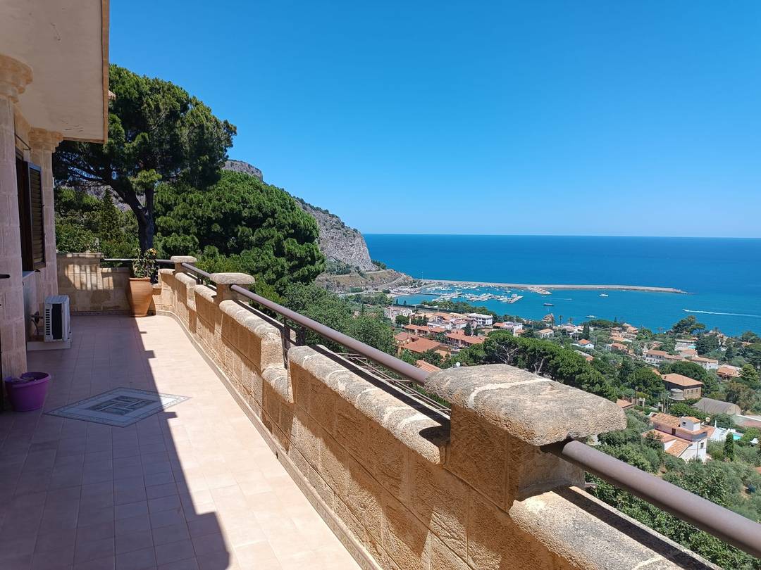 Large 8 Bedroom villa in Cefalù with breathtaking ocean views