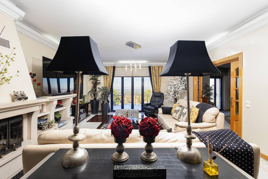 Elegant Contemporary Villa in Palmela, Luxury, Nature & Panoramic Views of Lisbon