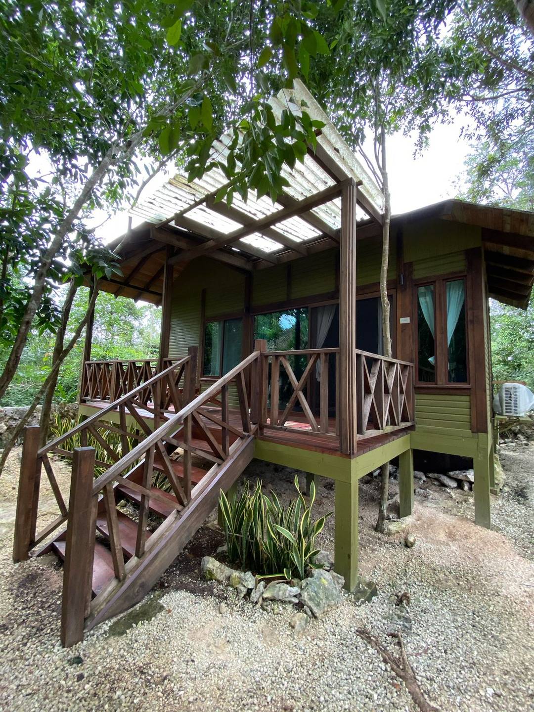 Charming Caribbean-Style Cabin with Spacious Lot in