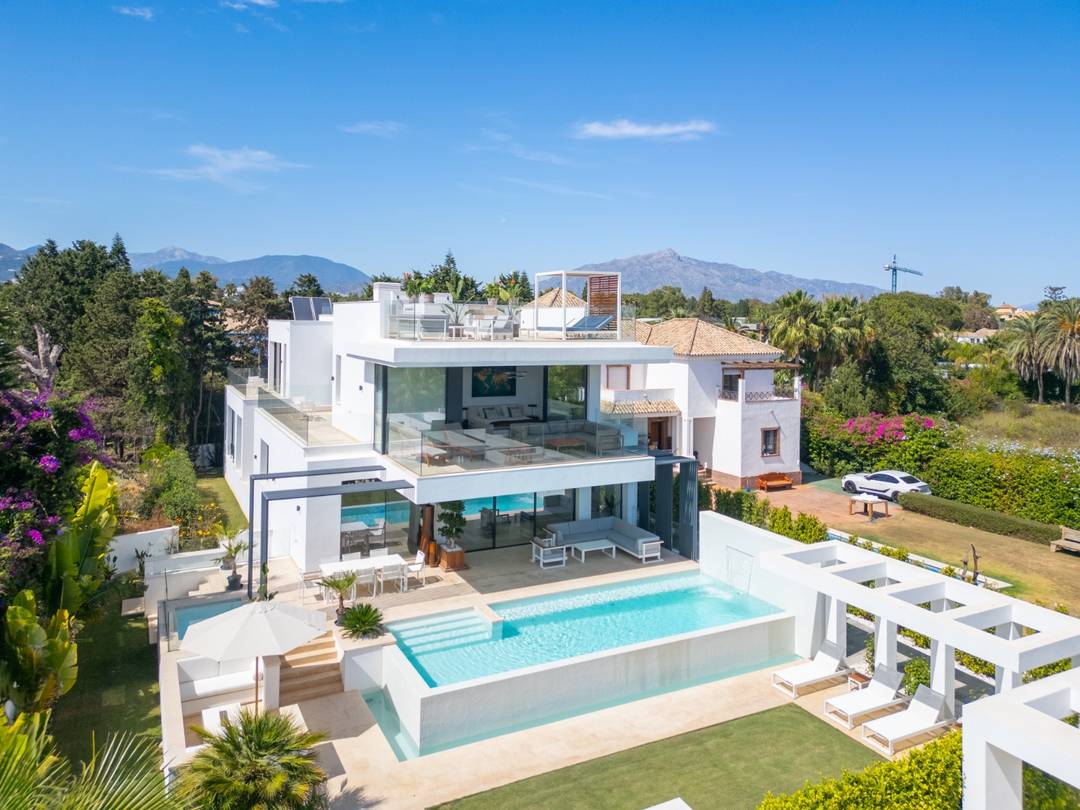 Exclusive Second Row Beach Villa – New Golden Mile, Estepona