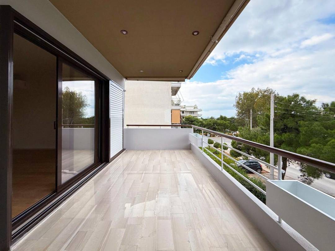 Charming 2nd Floor Apartment, Voula