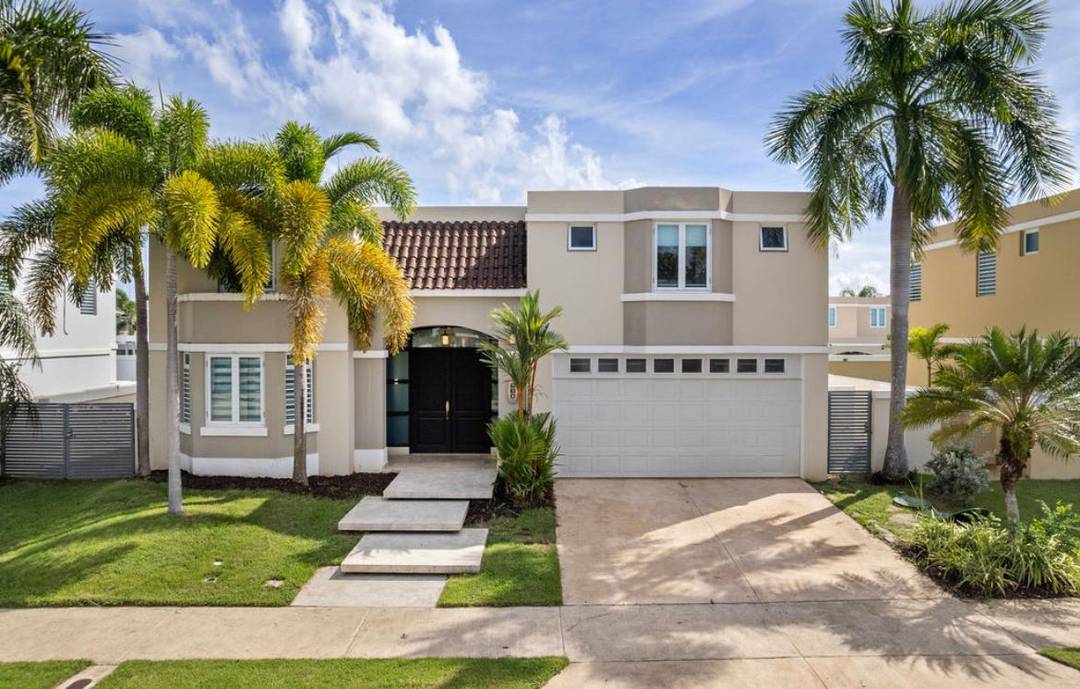 Paseo Los Corales I — Renovated 5-Bedroom Residence with Pool & Guest Suite