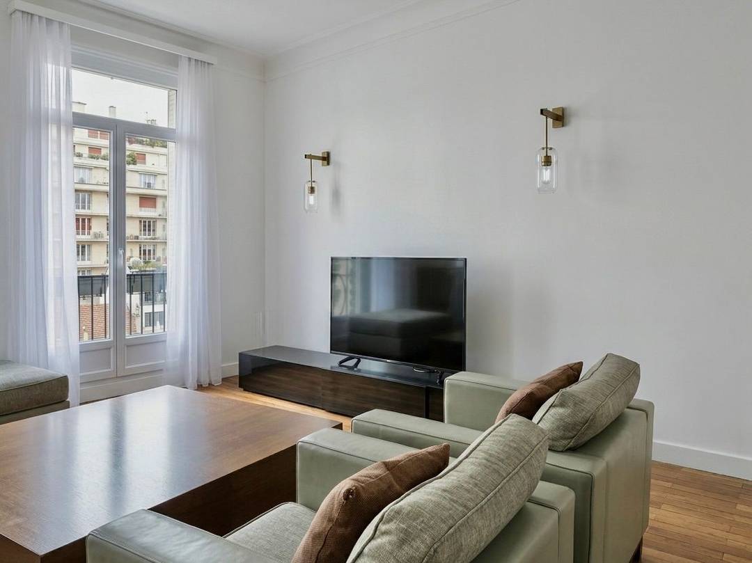 Elegant Parisian One-Bedroom Residence in the Heart of the 16th