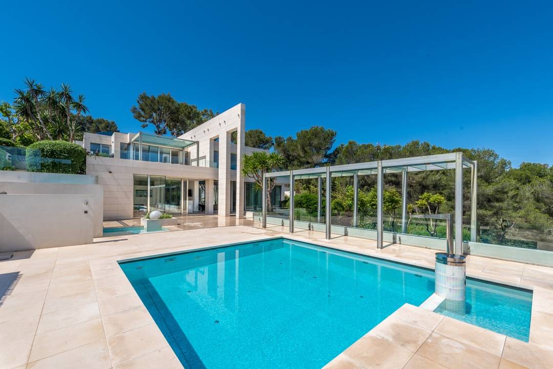 LUXURIOUS DESIGNER POOL VILLA WITH SEA VIEWS IN SOL DE MALLORCA