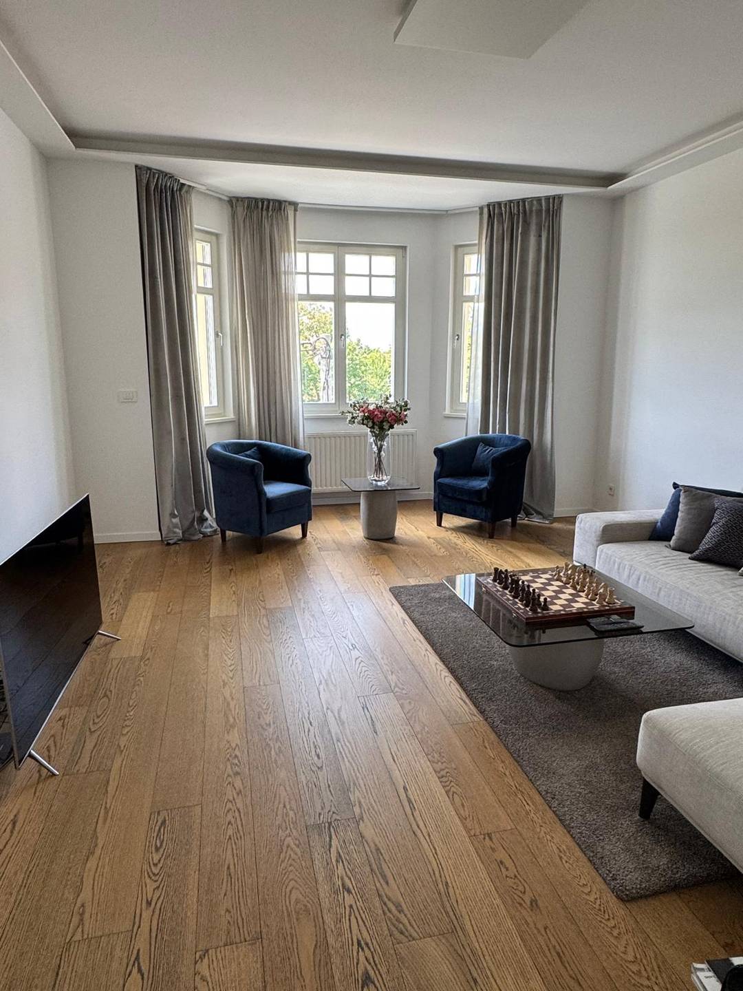 Luxury Three-Bedroom Apartment with Garage & Parking in Šalata