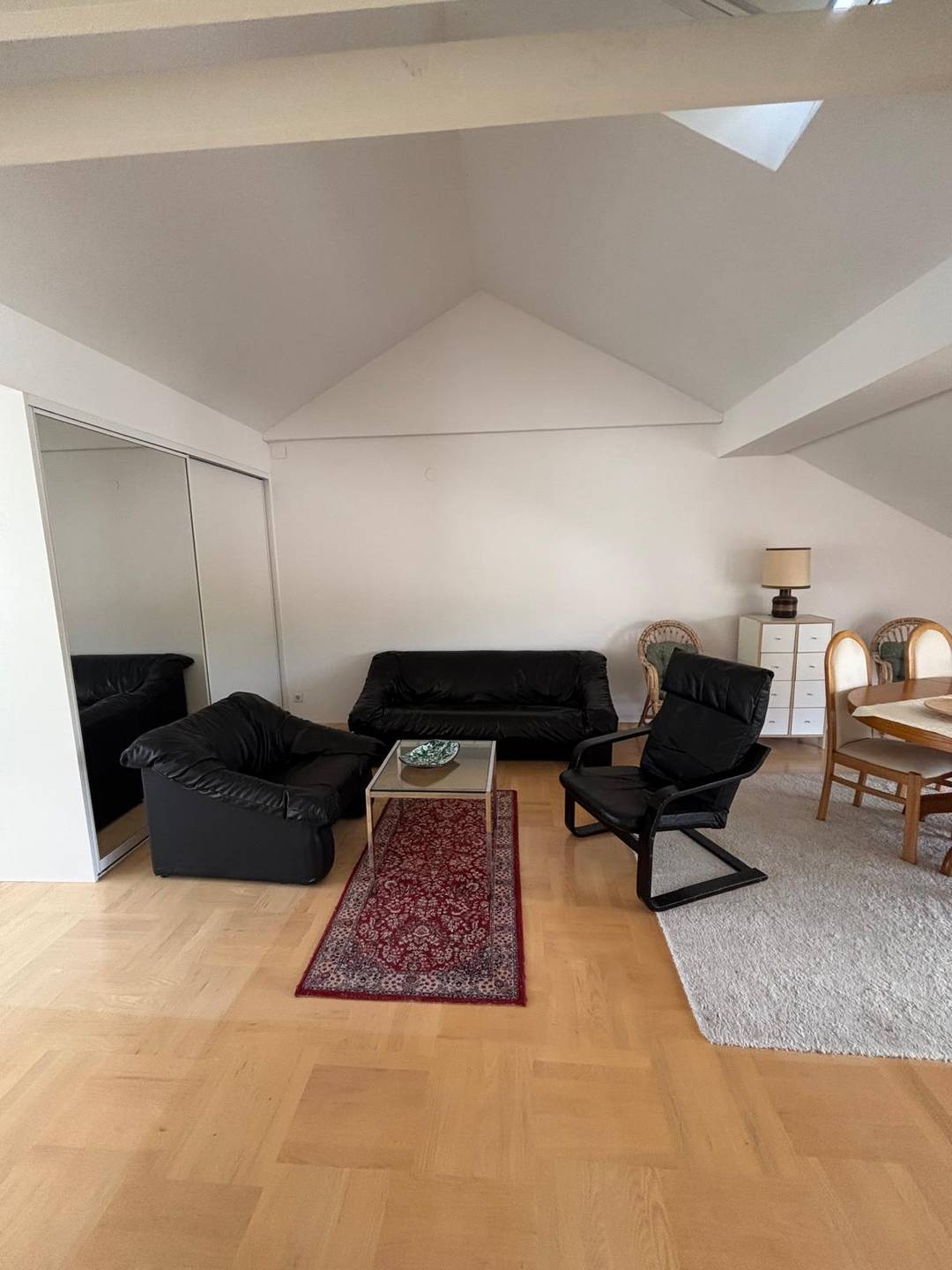 Spacious and Bright Furnished 80 m² Apartment with Two Bathrooms for Rent in Maksimir, Remete