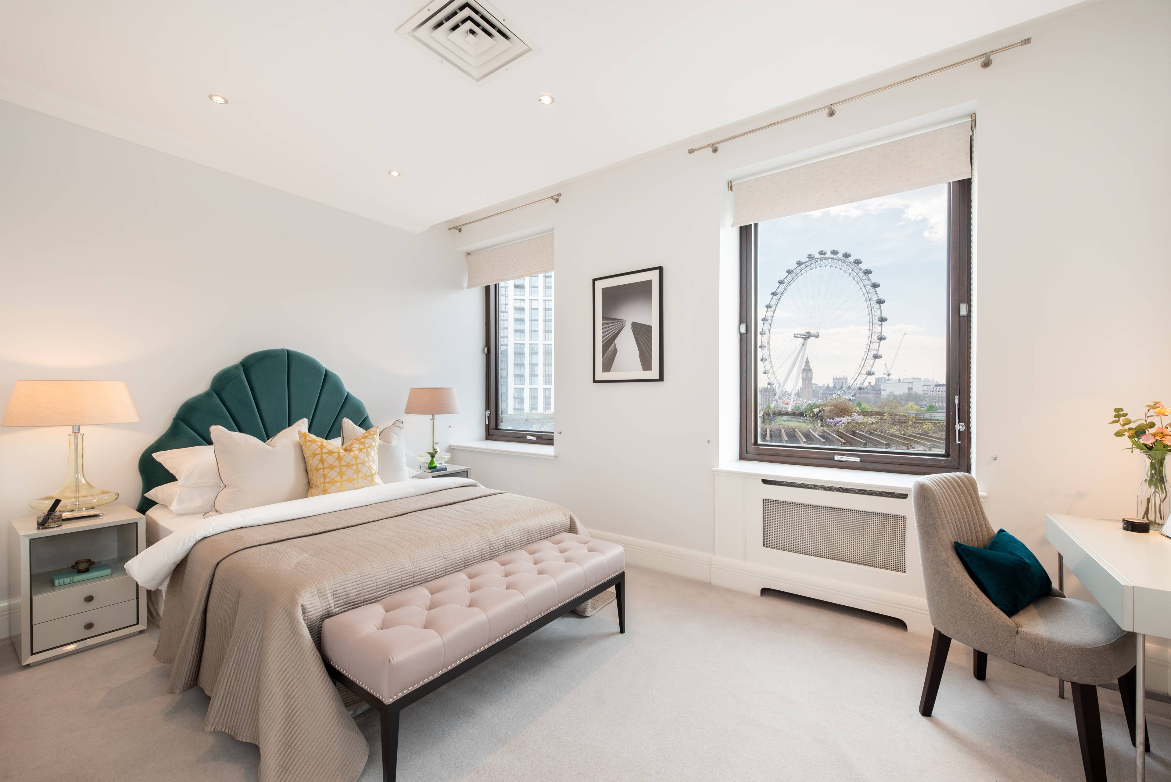 The Whitehouse Apartments is an iconic residential conversion on London’s South Bank. This is one of the rare and highly sought-after larger apartments with breath-taking dual aspect river views over the London skyline.