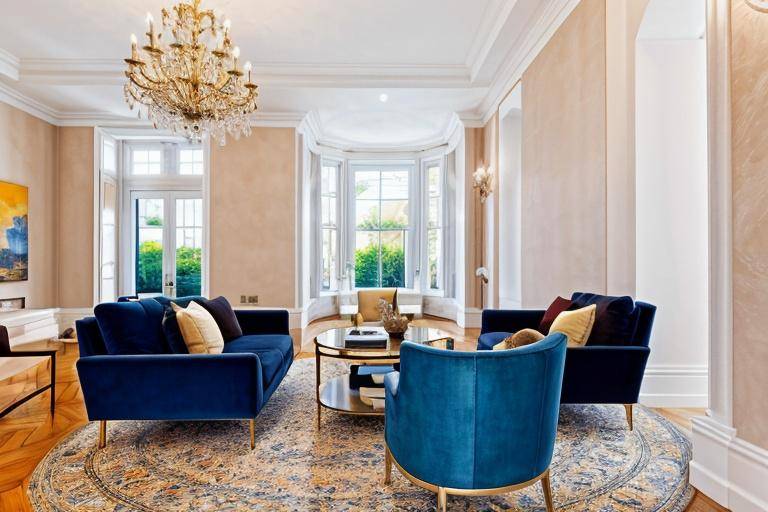 An exceptional Georgian style freehold house nestled between Nottinghill Gate and Kensington, W8