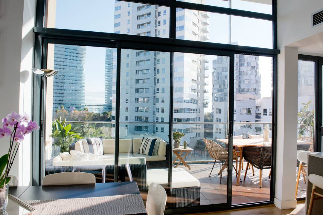 Beautiful penthouse in 4th floor in the exclusive Illa del Bosc Complex, 3 minutes walk from the beach