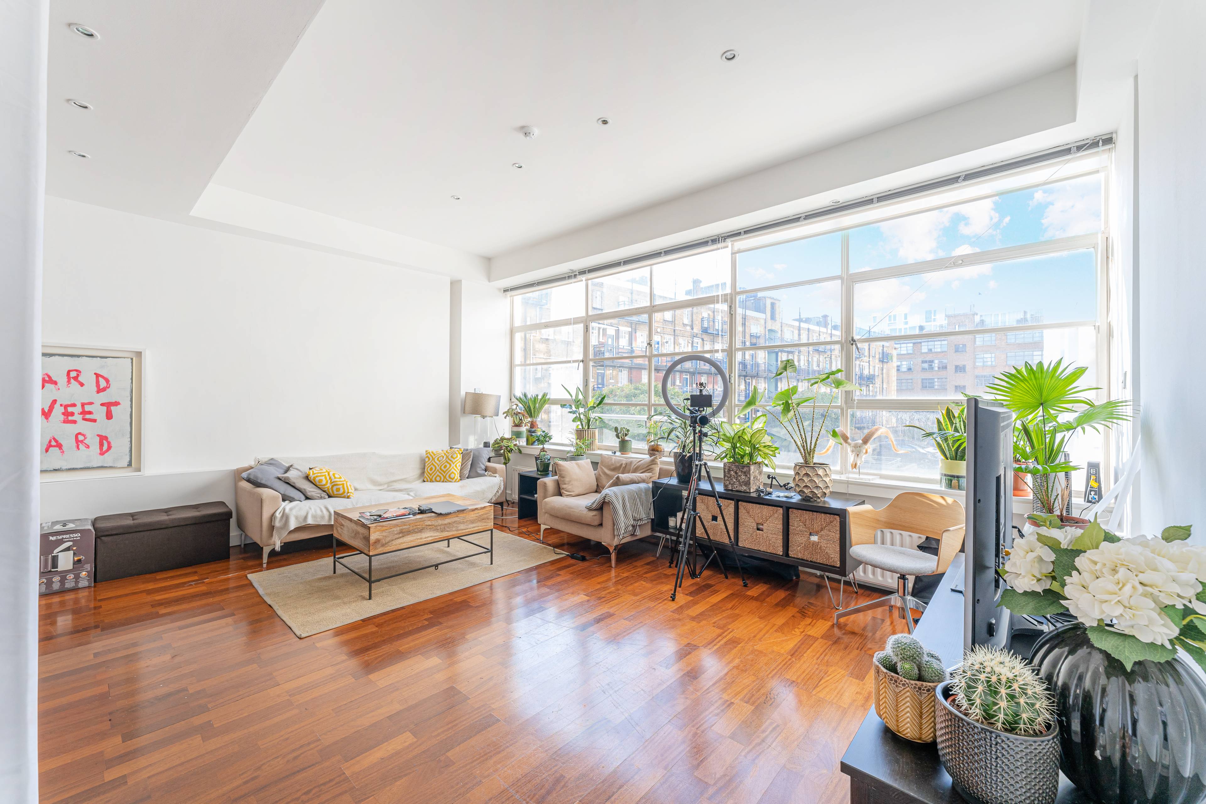 A truly stunning 2 bedroom apartment with high ceilings, large windows, 2 bath and allocated parking space. The property is situated within one of the most desirable locations - The Canal Building in N1.