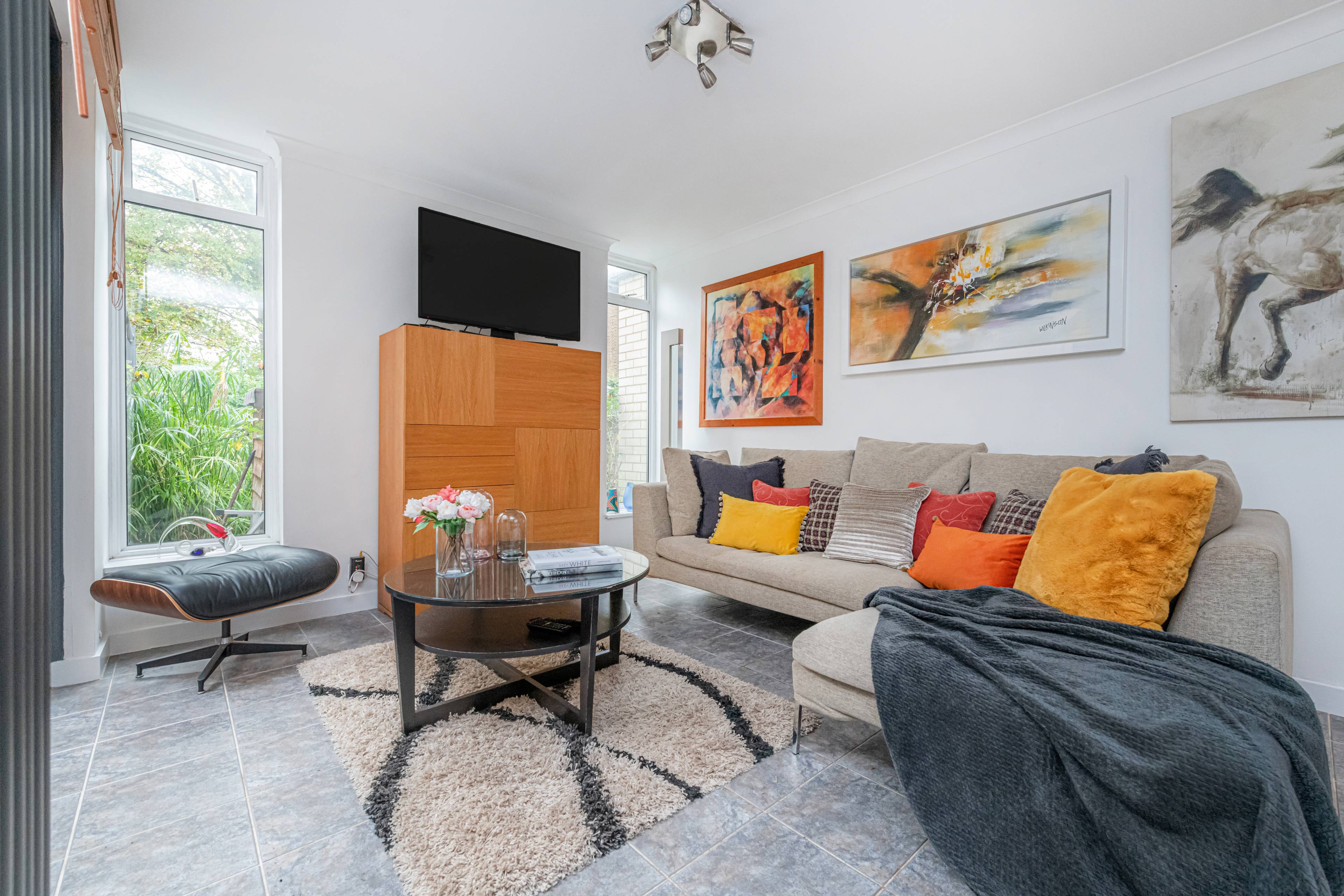 Here we present you with this a gorgeous gem of a home! This 3 Bedroom Mid-Century, “Span-like” property is just moments away from the Heath.