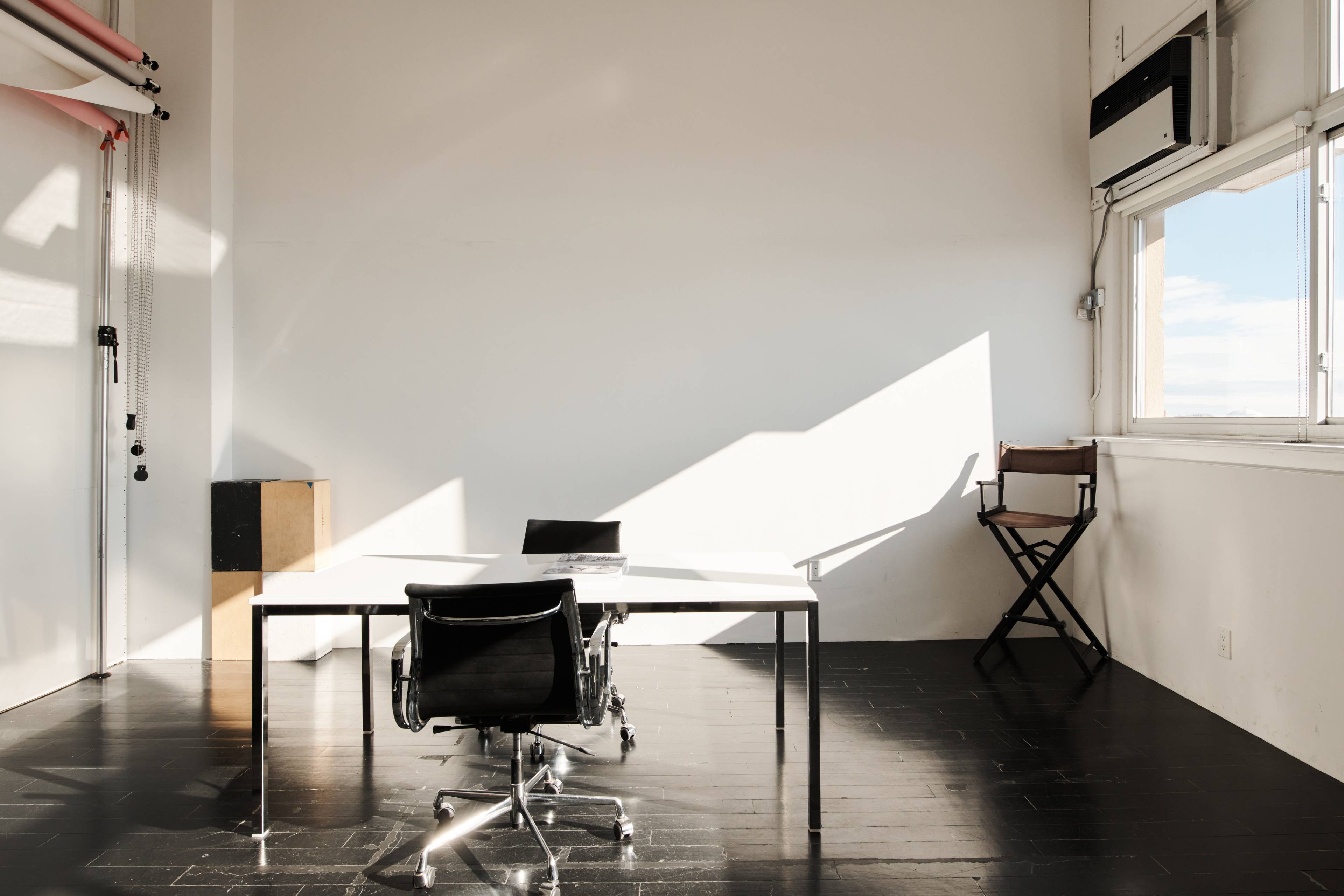 13 FT HIGH CEILINGS - STUDIO LOFT IN GREENPOINT