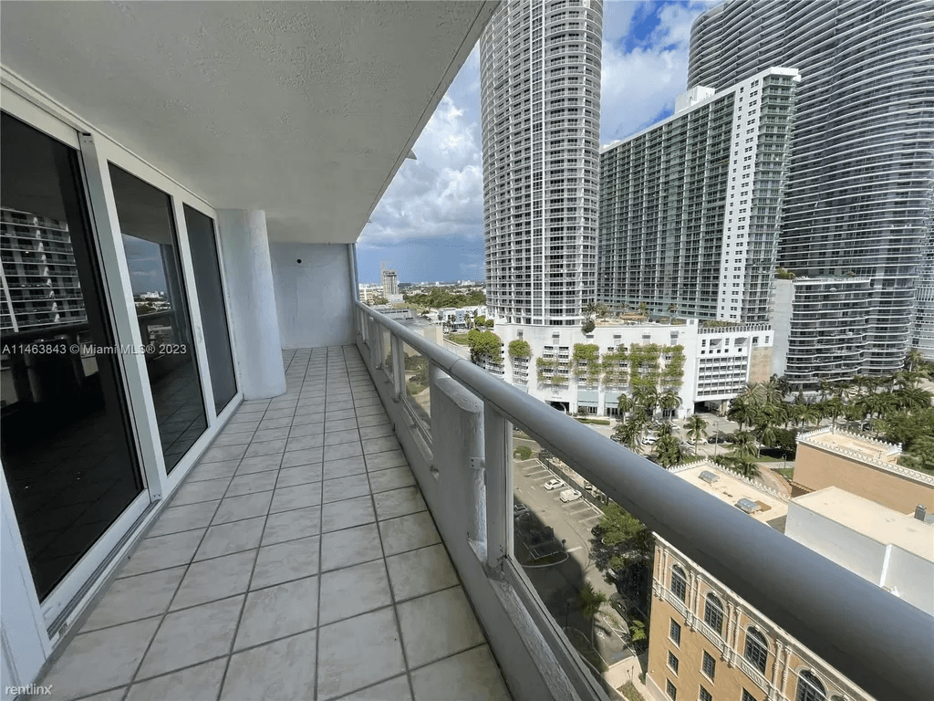 Spacious residence boasting breathtaking bay views located in Edgewater|2 beds, 2 baths + Den | 1,464  sf