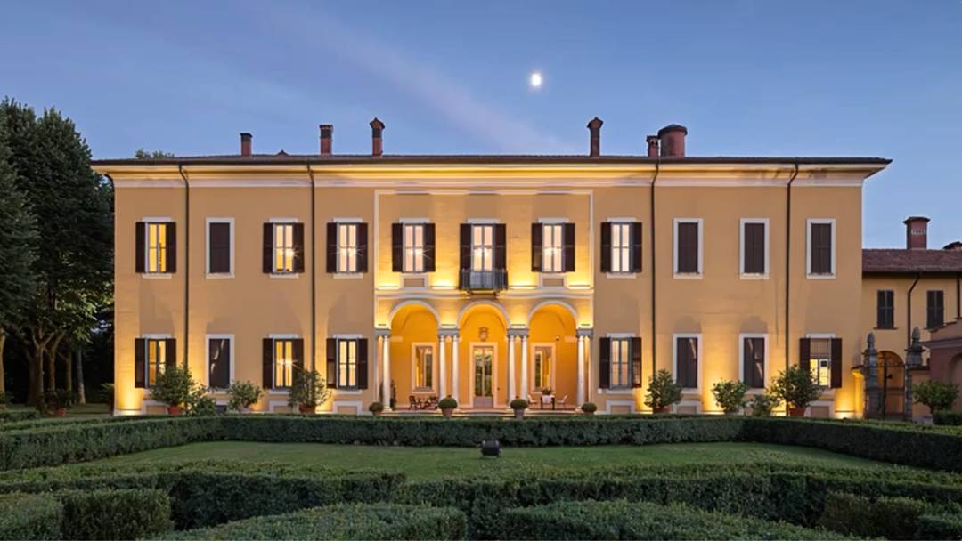 Villa Crivelli: Aristocratic Heritage Meets Luxurious Serenity – A True Italian Masterpiece Awaits