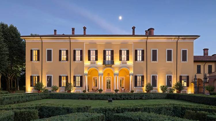 Villa Crivelli: Aristocratic Heritage Meets Luxurious Serenity – A True Italian Masterpiece Awaits