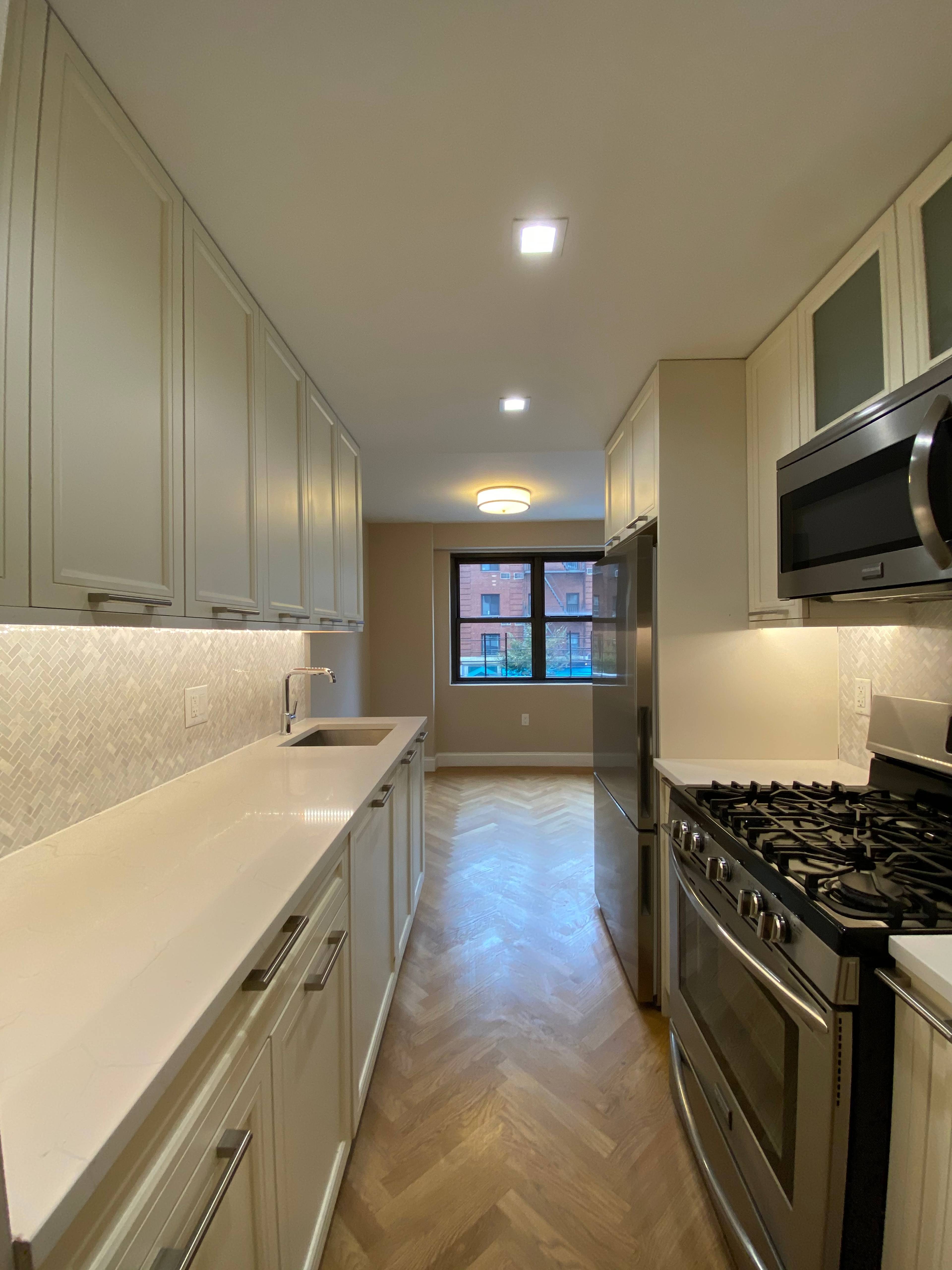 SPACIOUS, NO FEE, 2 BEDROOM/2 BATHROOM APARTMENT IN LUXURY UPPER EAST SIDE BUILDING