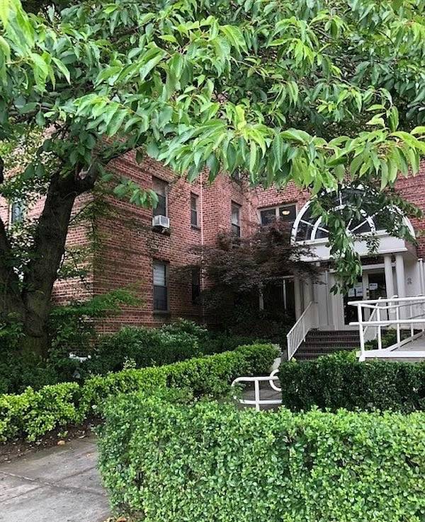 Large 3 bedroom Co-Op