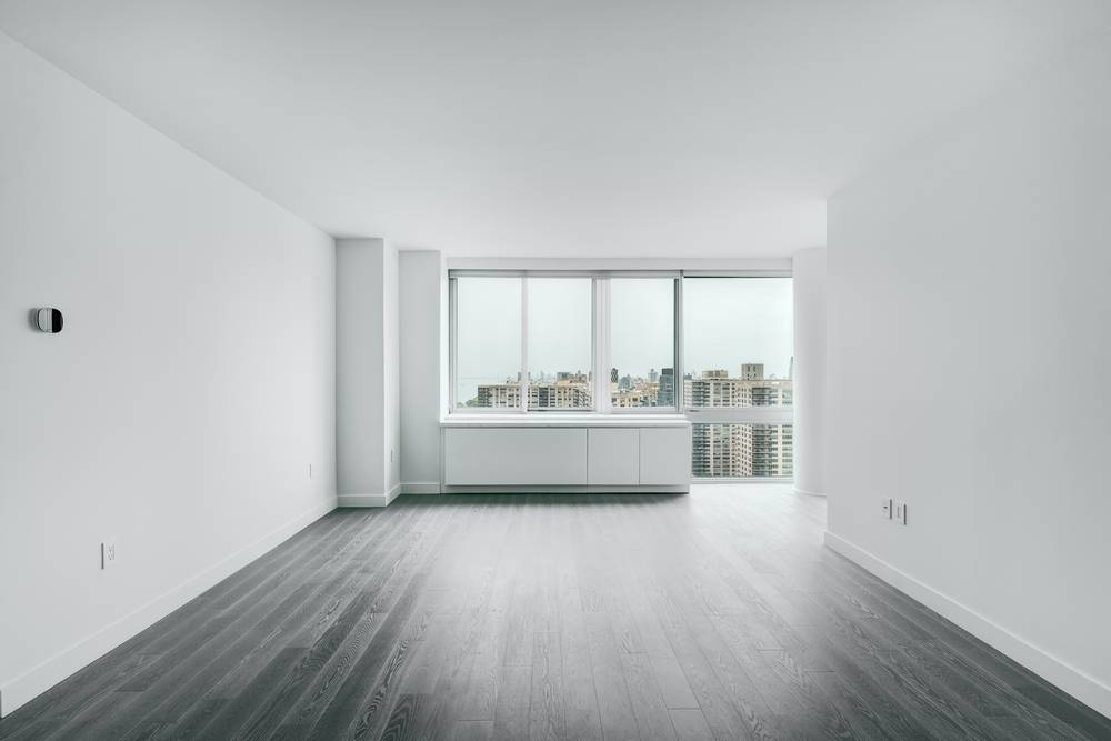 2 Bed/2 Bath Unit in Concierge Lincoln Square, W/D in Unit