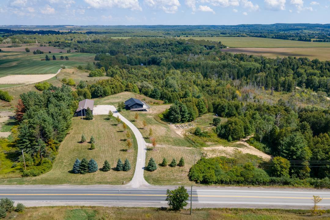 10 Acres of country Living Just Minutes to Hwy 400