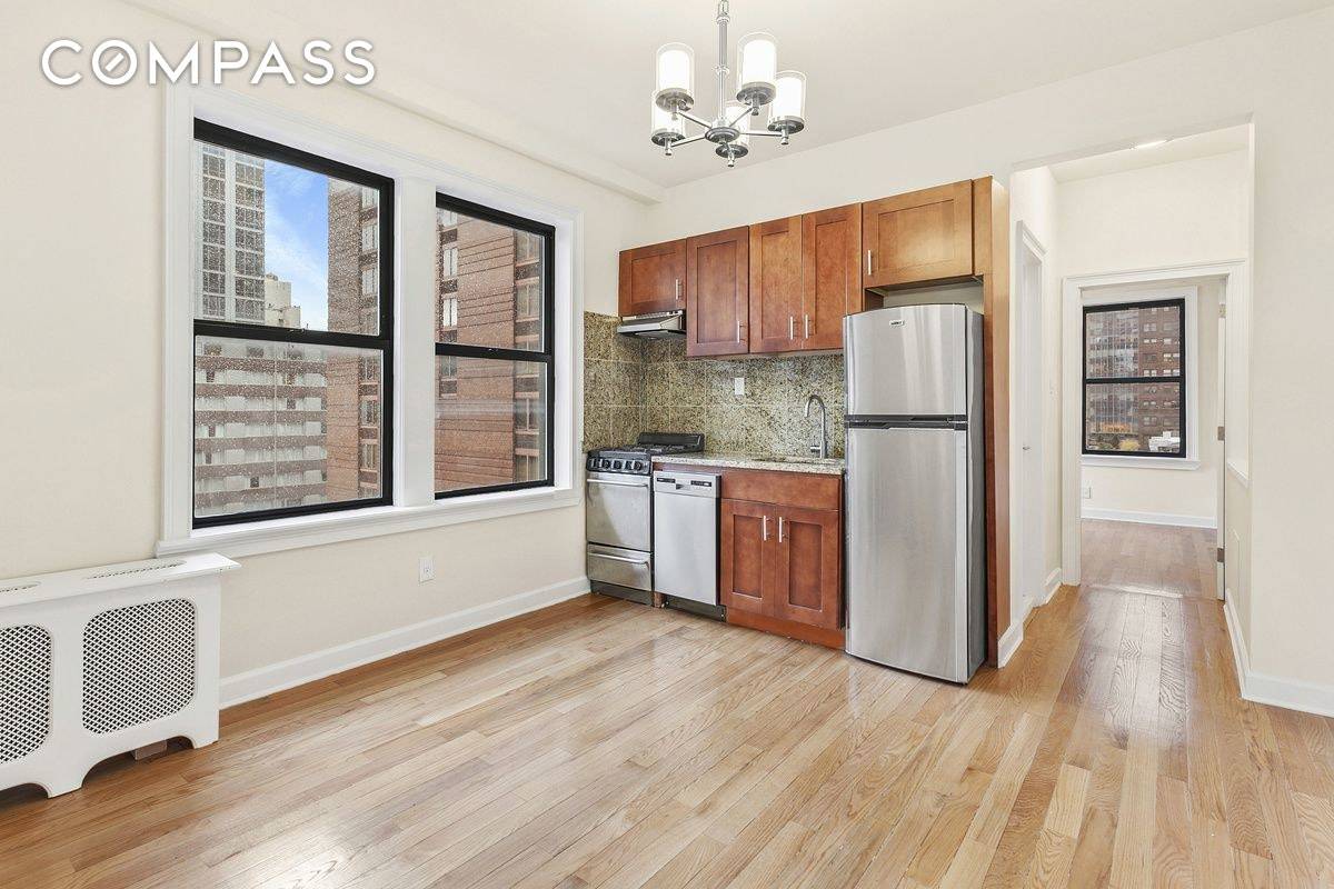 LARGE 3 BEDROOMS ON A PRIME Midtown West in the heart of the Theater District. Close to Central Park, Columbus Circle