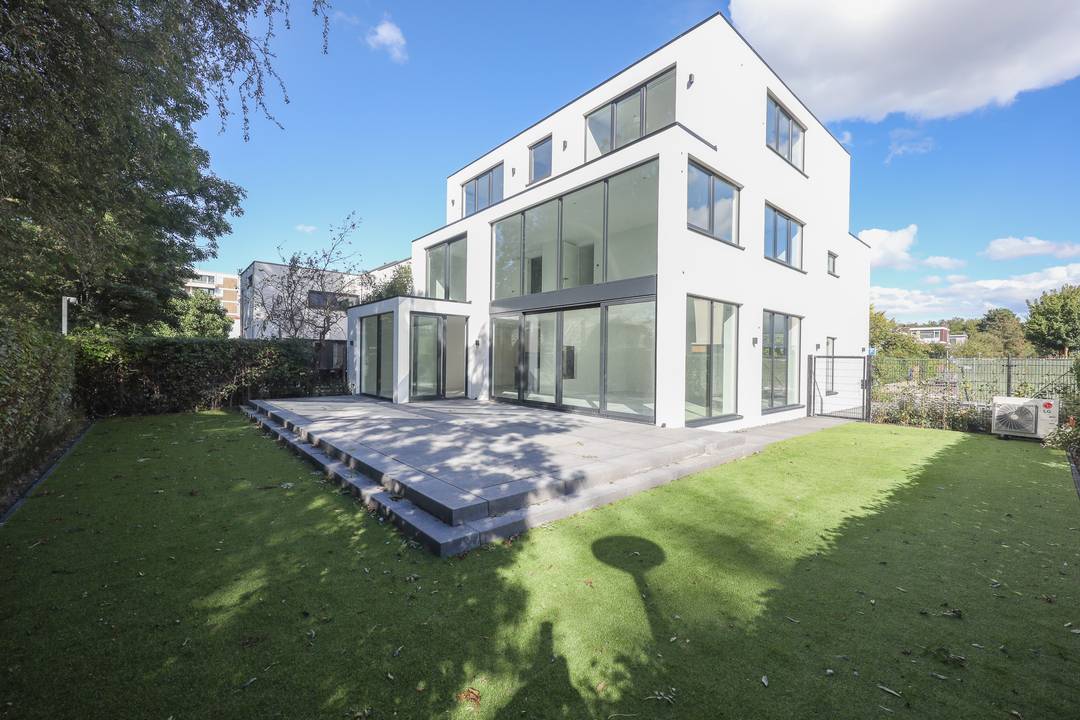 Amazing renovated villa in Buitenveldert, Amsterdam.