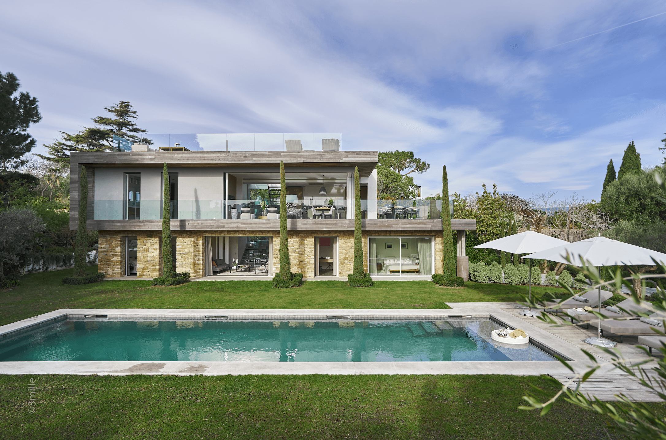 CAP D'ANTIBES - MODERN VILLA WITH PANORAMIC SEA VIEW