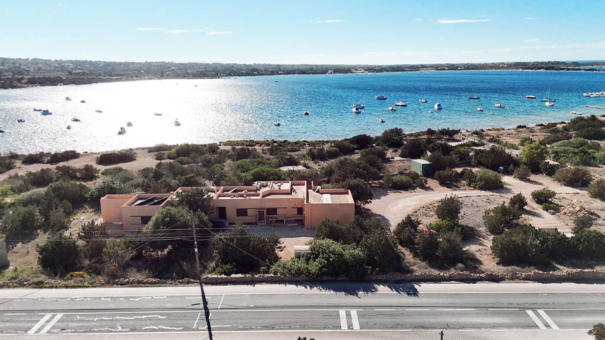 Exclusive Seafront Estate with private mooring