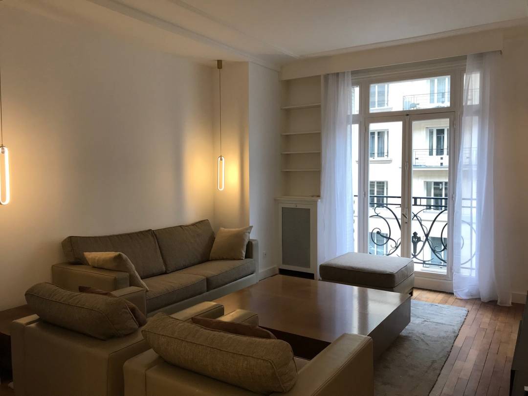 Elegant Parisian One-Bedroom Residence in the Heart of the 16th