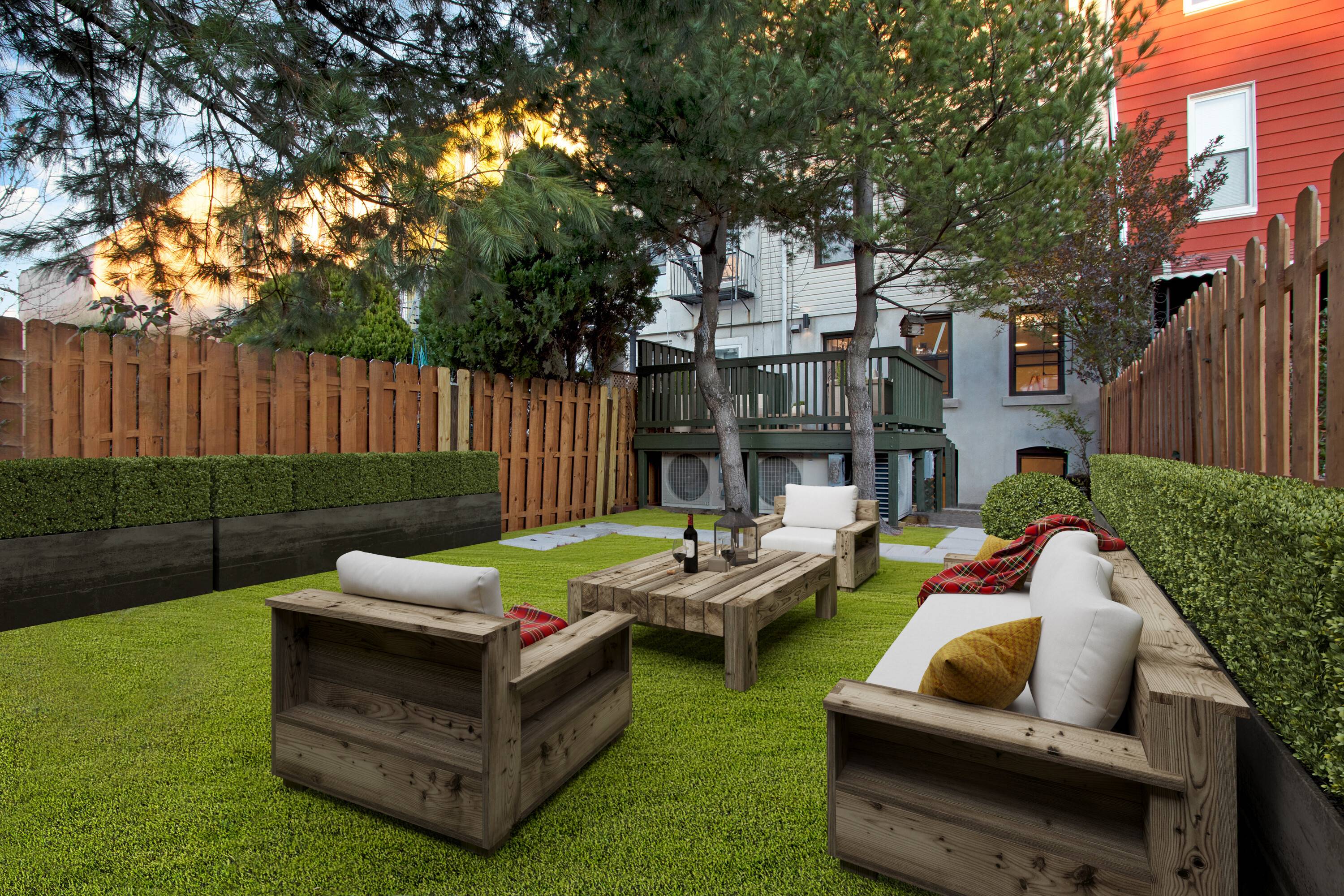 LARGE DUPLEX APARTMENT WITH EXCLUSIVE BACKYARD ACCESS