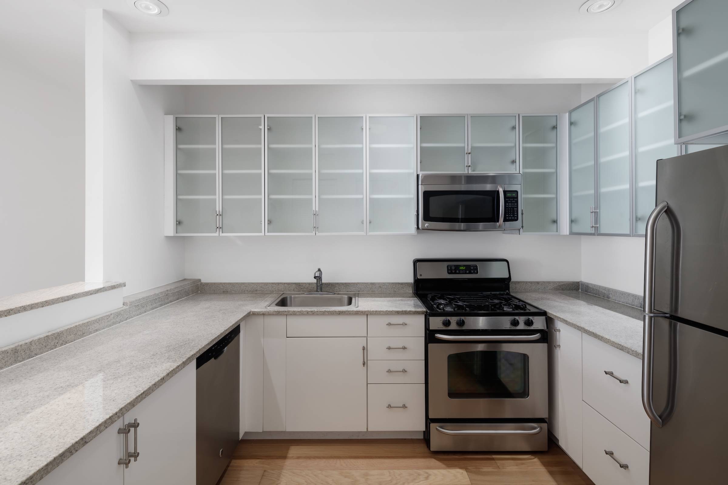 NO FEE, huge 2 bedroom with office alcove in Financial District, 3 months free!