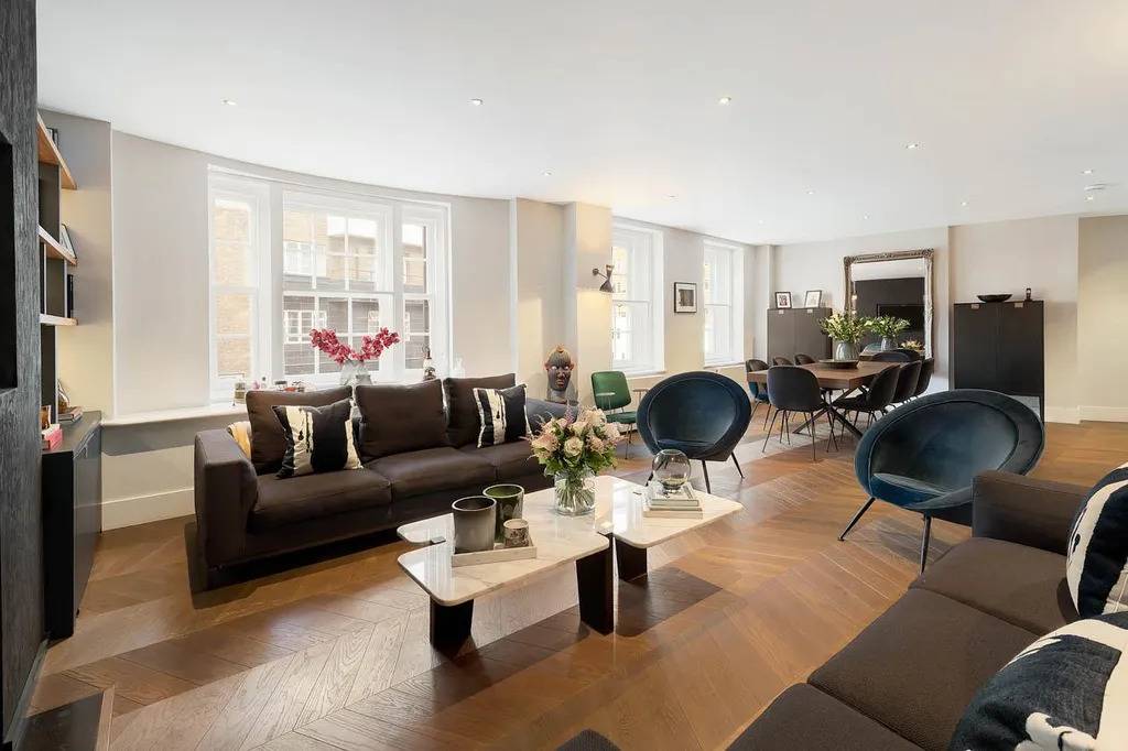 High-specs lateral 3-bedroom apartment between Kensington Palace and Holland Park.