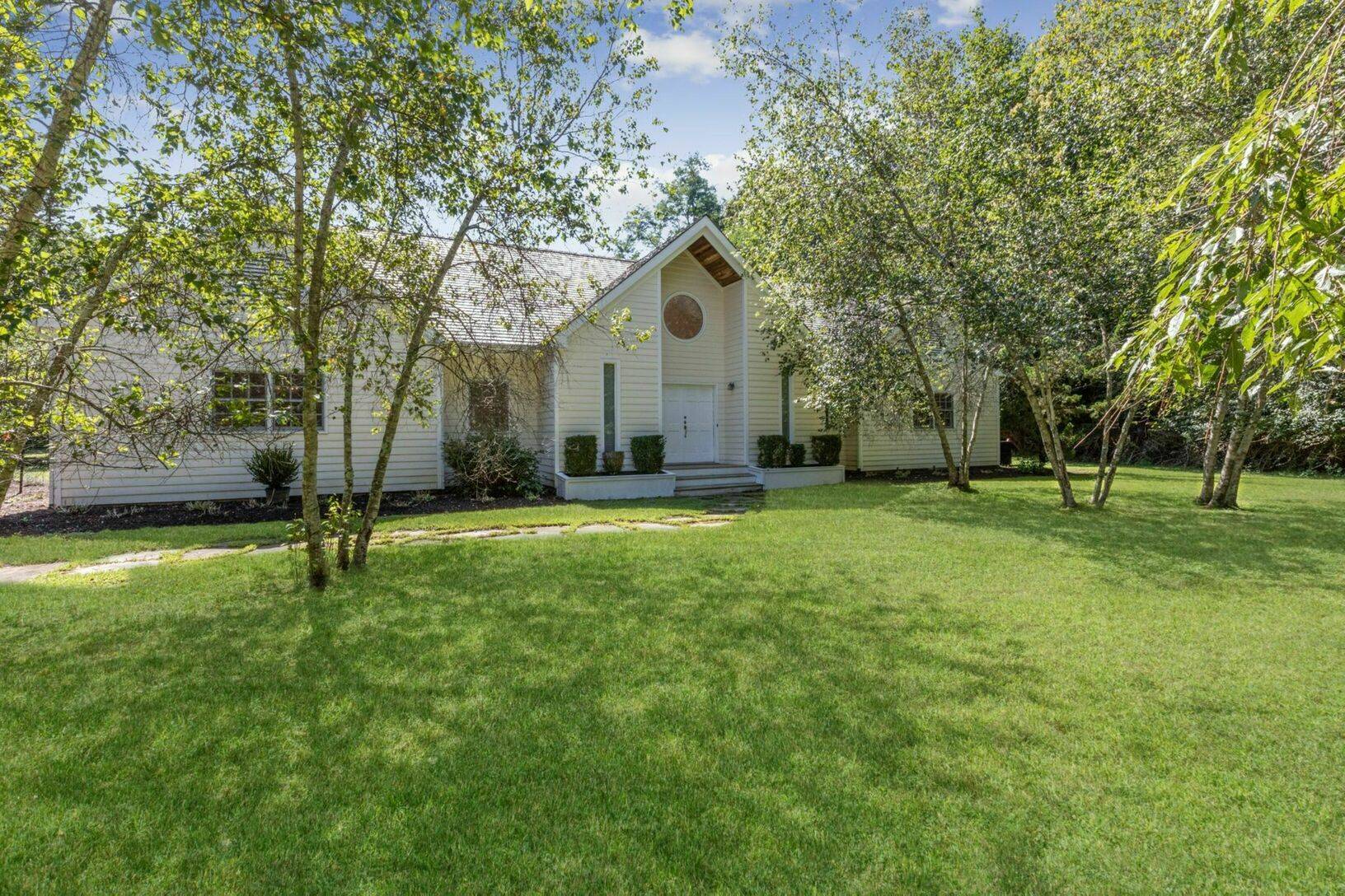 NEAR SAG HARBOR 5 BEDROOM HOME WITH POOL AND TENNIS