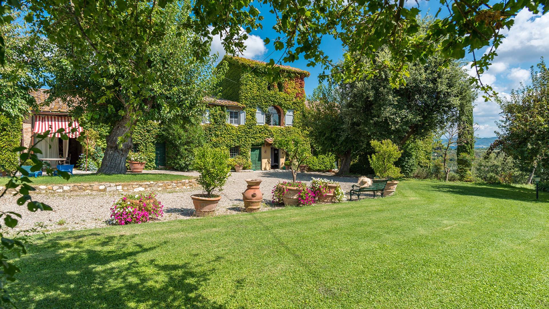 Restored Farmhouse in Tavarnelle Val Di Pesa, Tuscany