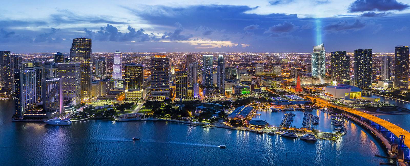 Miami | Paramount Worldwide Trade Center 2 Bed + DEN /2 Baths Luxury Unit