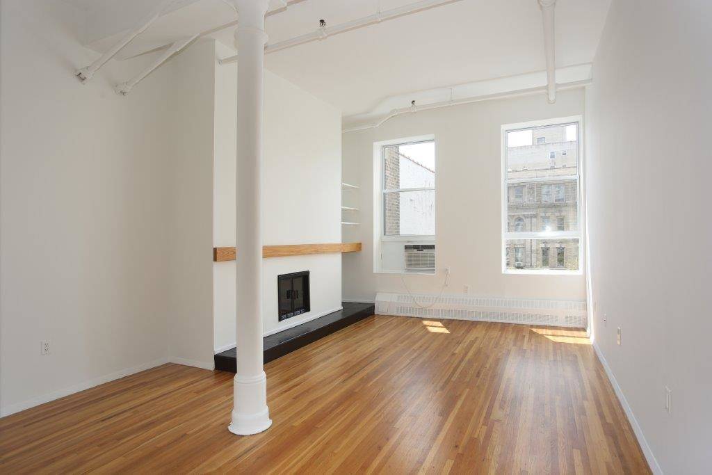 NO FEE, Greenwich Village 1 Bed / 1 Bath Loft in Elevator Building with Part-Time Doorman