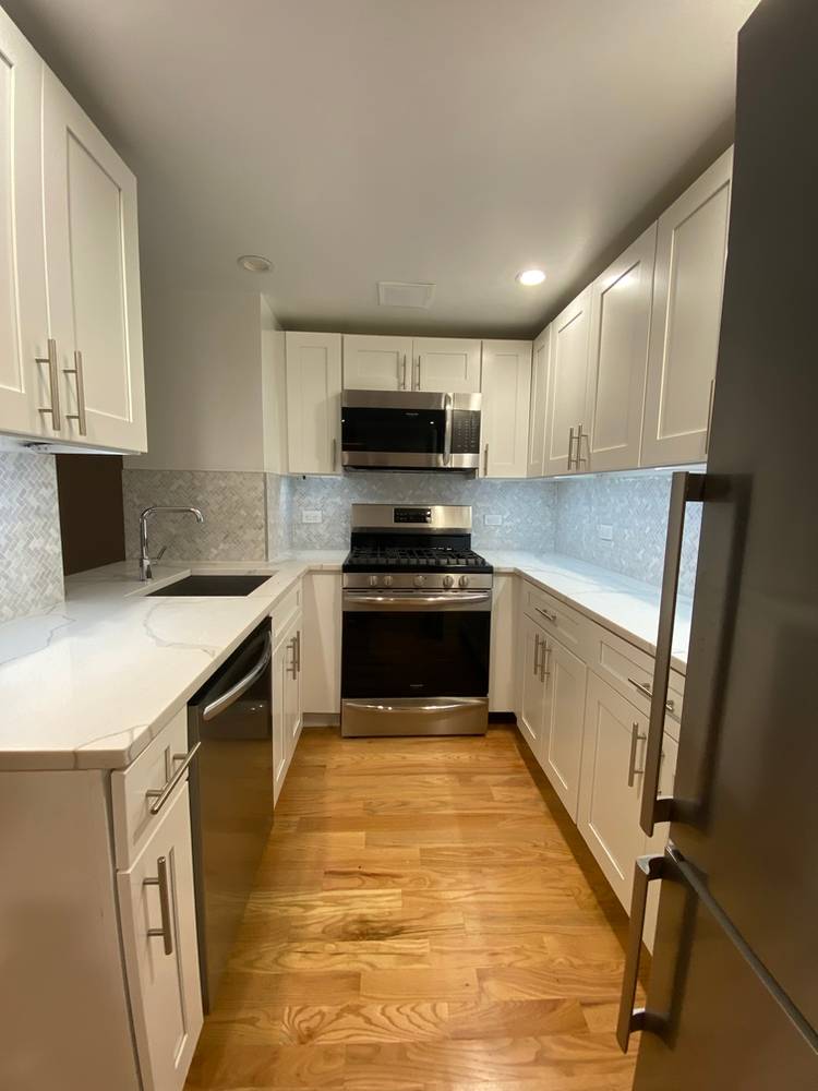 Upper Eastside 2 bedroom 2 baths, Walk In Closet, Washer & Dryer,  Low Floor,  Full Service Building, No Fee