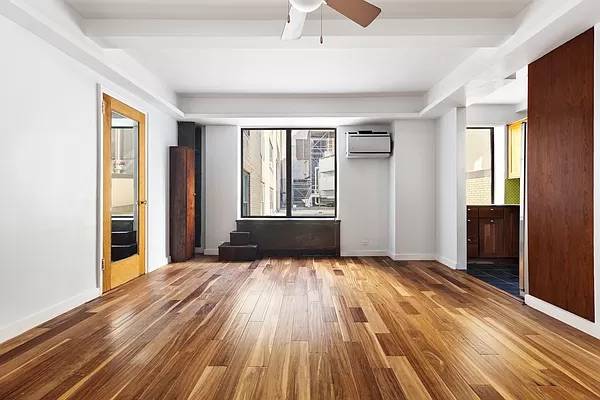 FULLY RENOVATED ONE BEDROOM WITH SPACE FOR A HOME OFFICE IN CHELSEA