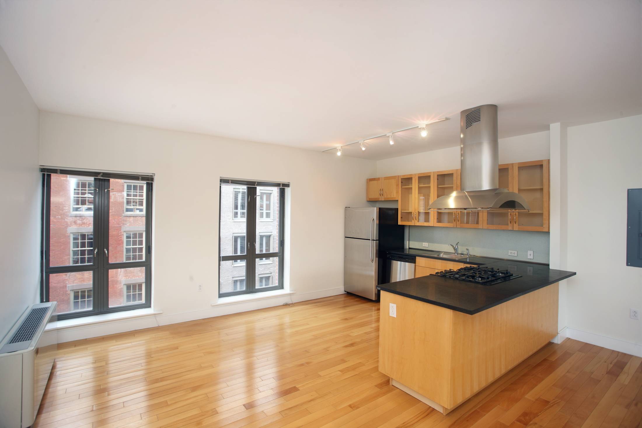 No Fee, 2 Bed / 2 Bath in Spacious Seaport District Unit, W/D in unit