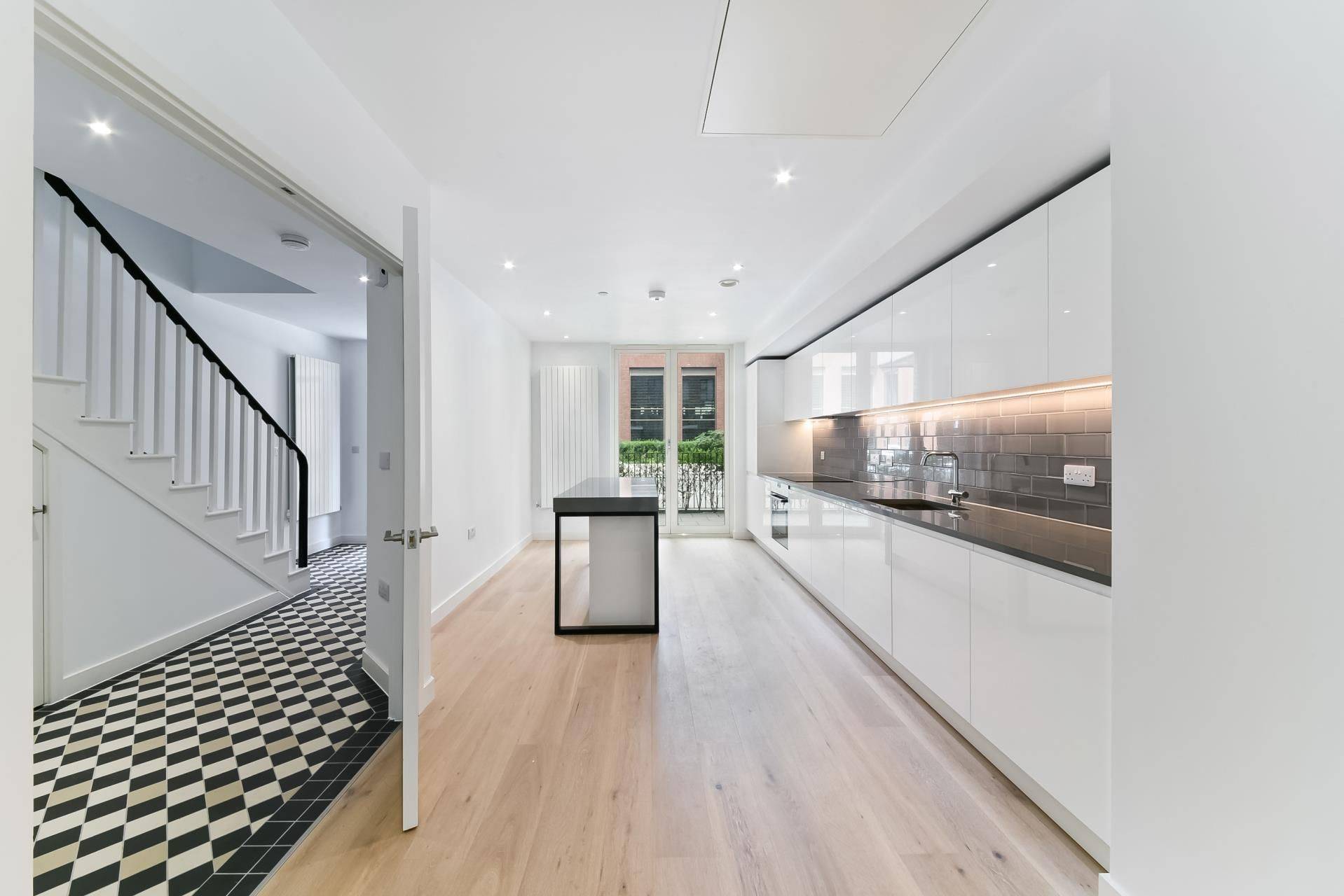 Beautiful Townhouse Near the River