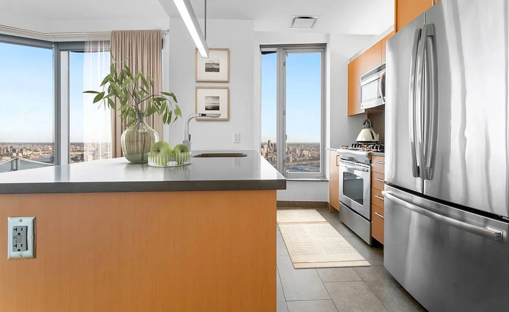 Amazing High Floor 2 Bed 2 Bath in Fidi