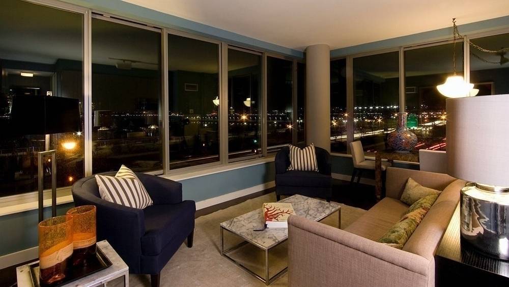 4 Months Free on Waterfront Tribeca 1 Bedroom - No Fee