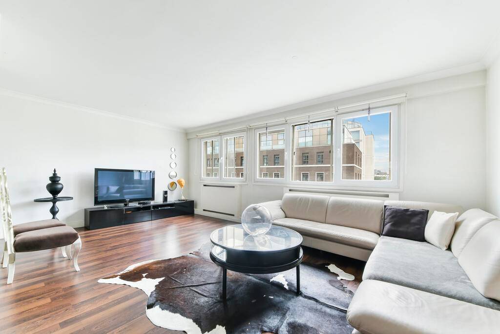 Spacious 1 Bedroom Apartment in Kensington