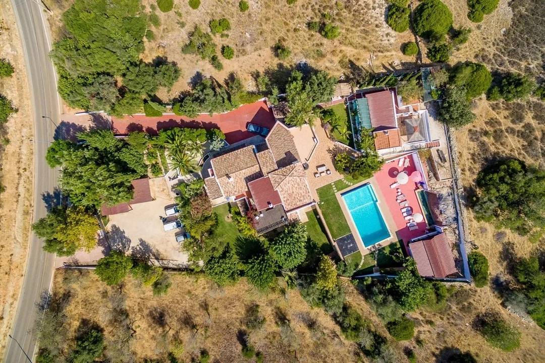 Spacious Renovated 8 Beds Villa in Ferragudo with Pool, Guest Cottages, and Stunning Monchique Views