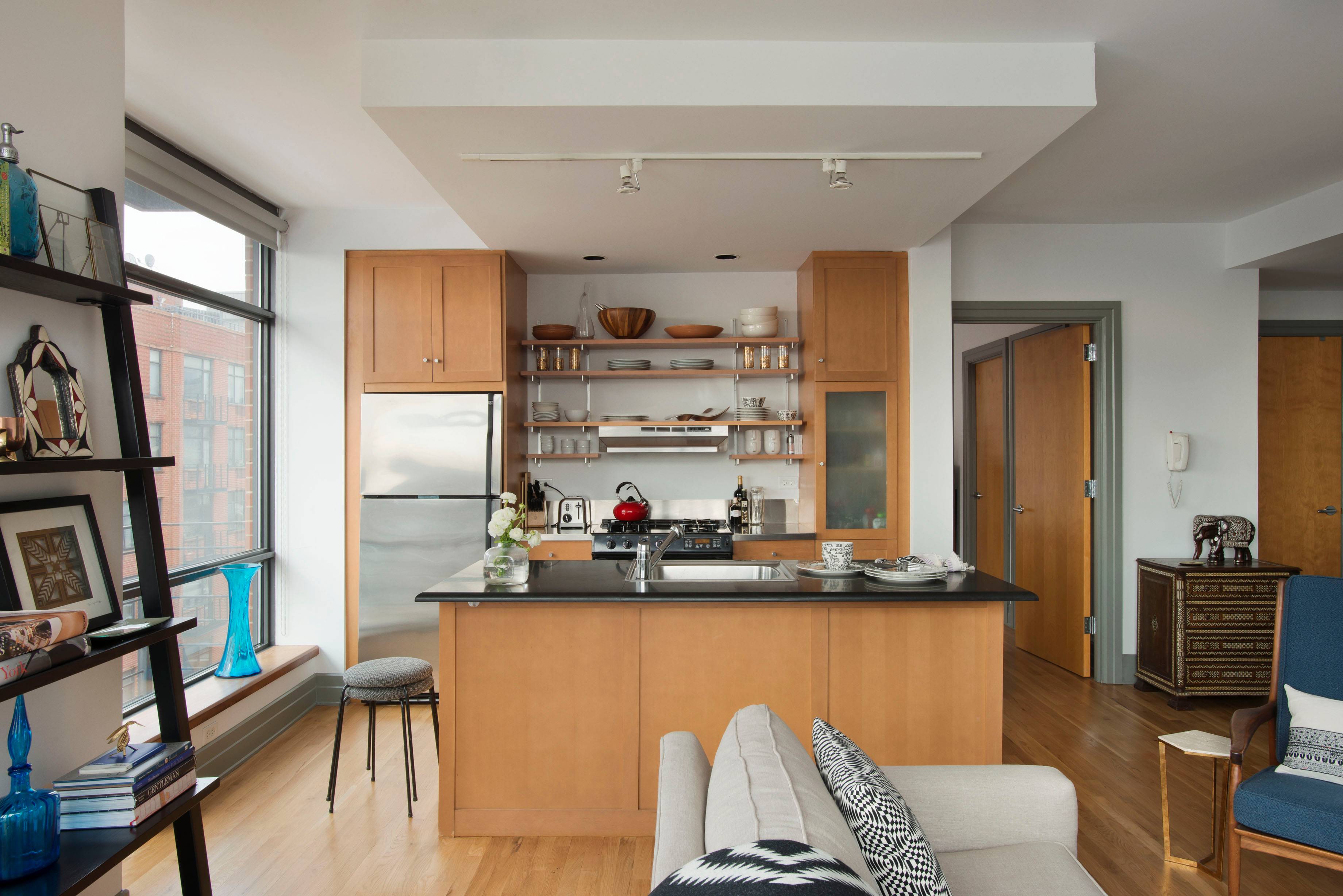 Stunning downtown 2BR/2BA NO FEE !!!