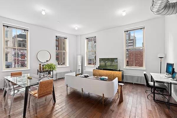 Gorgeous corner unit 1BR/1BA Loft w W/D in unit on Howard St!