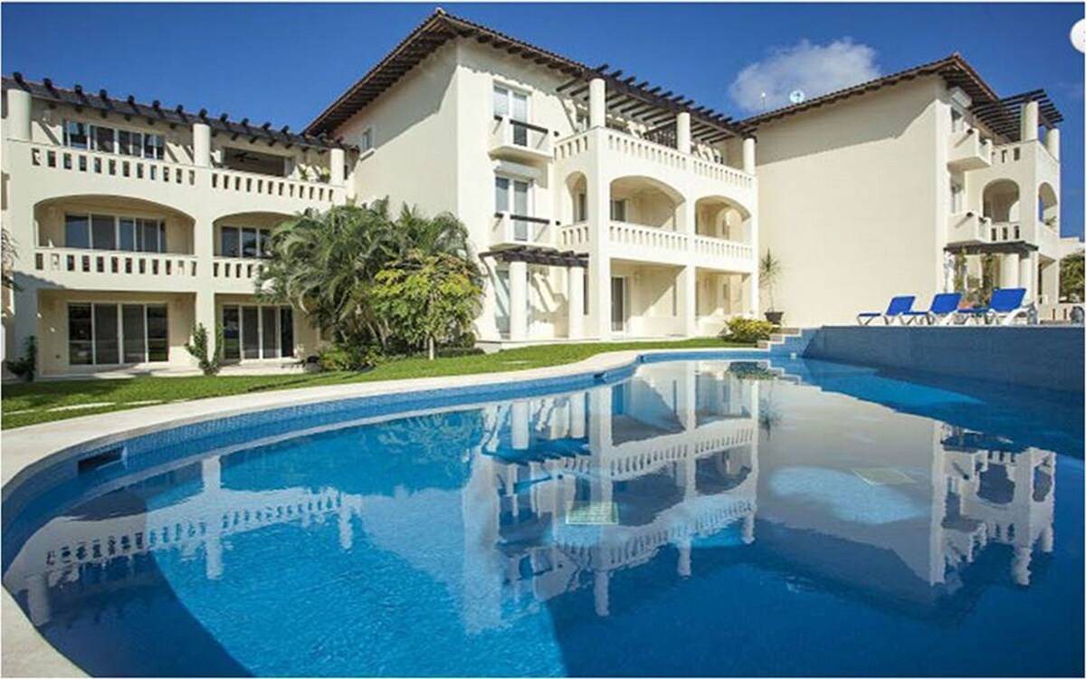 TWO BEDROOM UNIT IN PLYAYA DEL CARMEN, CENTRO